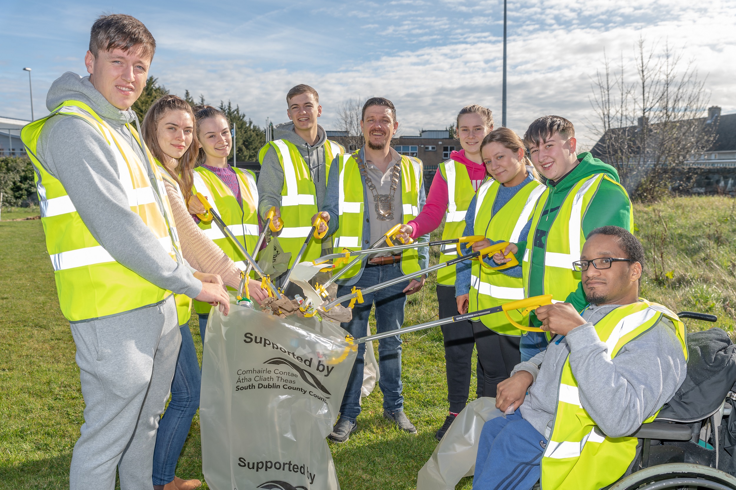 Mayor of South Dublin County Council Cllr Mark Ward with students of TU Dublin Tallaght